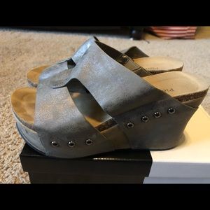 Women's Pierre Dumas clogs. Size 7.